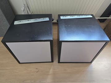 2 Ikea Eket kastjes incl. ophangrail