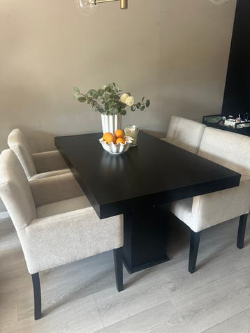 Gratis!! Zwarte eettafel