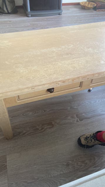 Gratis Stevige tafel met 2 lades. gratis ophalen