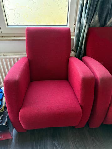 Gratis 2 rode fauteuils + €15 vergoeding!