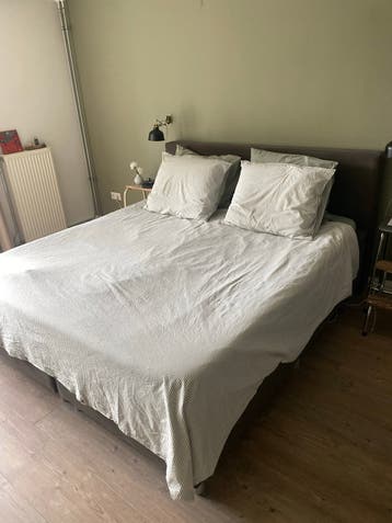 Tweepersoons boxspring met hoofdbord -Grijs/bruin
