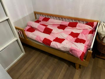 Eenpersoonsbed met matras en lattenbodem