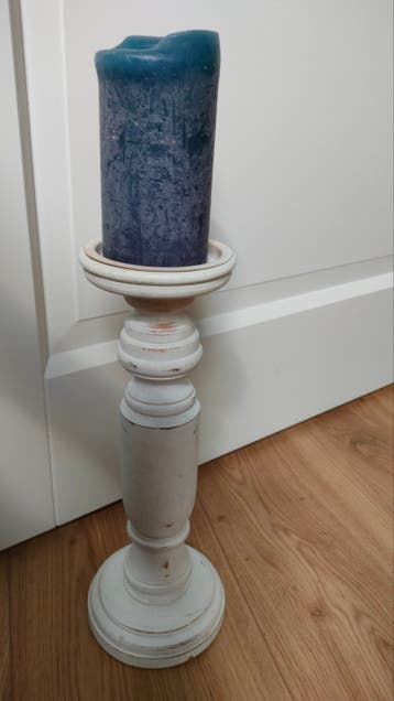 Decoratieve houten kandelaar, landelijke stijl