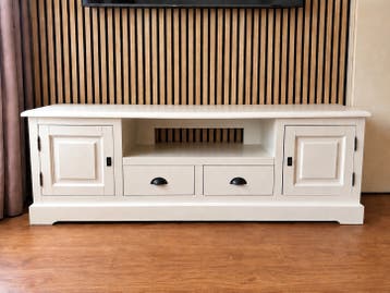 *Gratis* TV-meubel met opbergruimte - scharnier defect