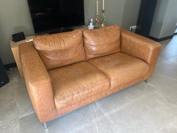GRATIS: Comfortabele tweepersoons leren bank