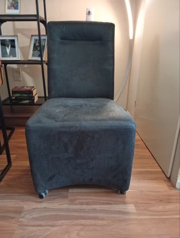 GRATIS, Vier mooie eetkamer stoelen. Ophalen in Enschede