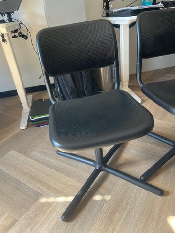 Gratis 2 kinderbureaustoelen ikea af te halen