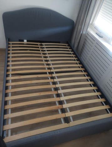 Gratis IKEA bed 140x200 grijs met lattenbodem