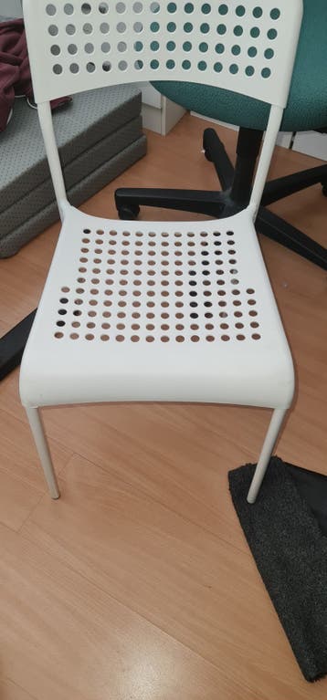 Plastic ikea stoel gratis