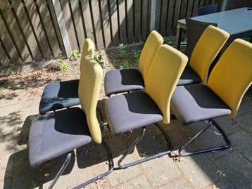 Gratis Set van 6 gebruikte stoelen - light groene en zwart