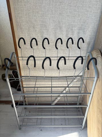 Handig schoenenrekje met 2 niveaus en hangers