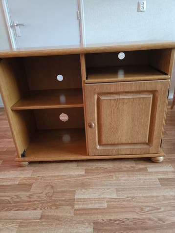 Blank eiken TV kast (GRATIS)
