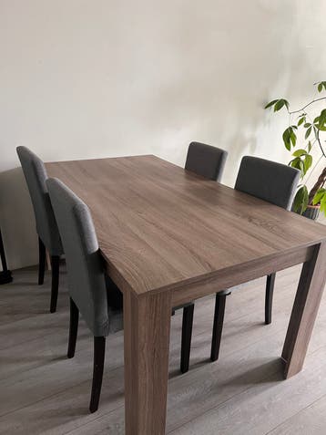 Free!! Table with four chairs (90x160 cm)