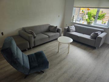 Comfortabel bankstel met hocker