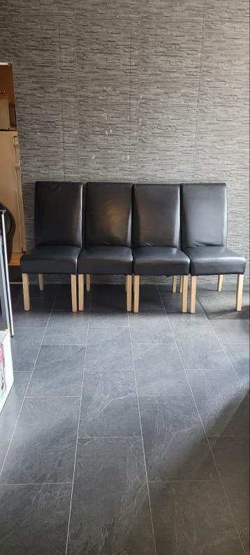 4 eetkamerstoelen van skai leer, zithoogte 47 cm
