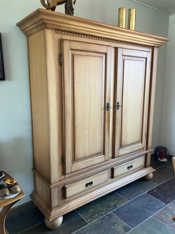 GRATIS Massief eikenhouten kast met planken en lades