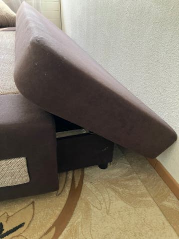 Gratis slaapbank met opbergruimte en kussens