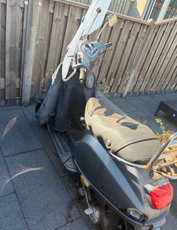 Vespa frame - kaal frame met kenteken