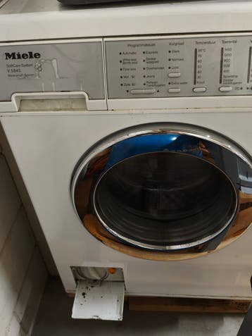 Miele wasmachine  GRATISkapot zsm weg! Oud ijzer