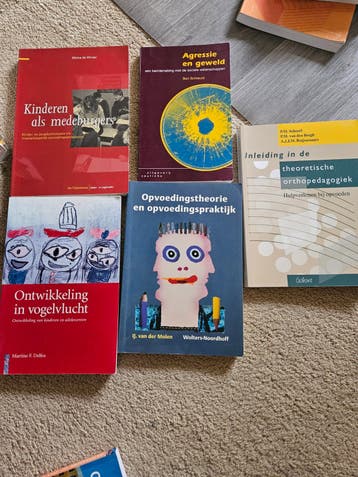 Diverse studieboeken: Pedagogiek, Psychologie, Sociologie