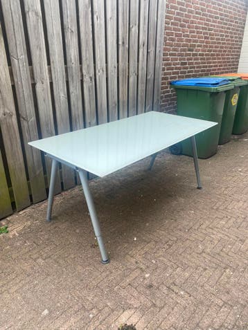 Bureau met glasplaat