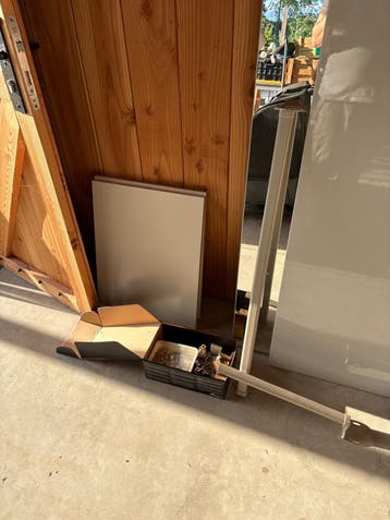 Kledingkast met spiegeldeur en planken Ikea