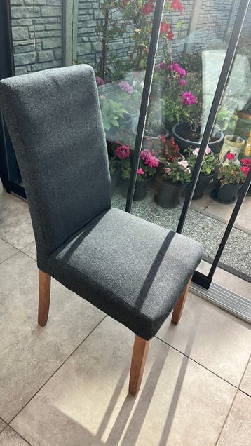 GRATIS: 2x vloerkleed (230x160) 4 stoelen + 2 tuinstoelen