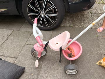 Roze driewieler met duwstang - Gebruikt