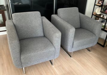 2 grijze stoelen / fauteuils gratis af te halen