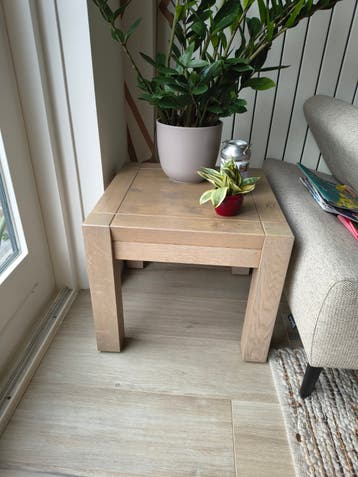 Hoektafel in taupekleur - Stijlvol en Compact