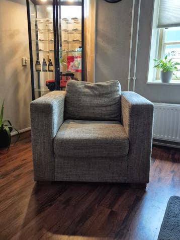 Gratis- bruin/grijze stoffen fauteuil.