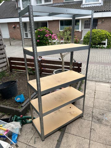 Stevig metalen opbergrek met 4 houten planken