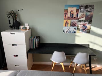 Gratis bureau en stoelen