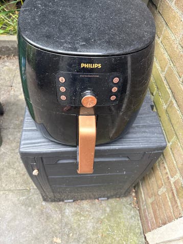 Philips Airfryer - Gratis voor onderdelen, werkt maar rookt
