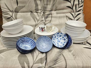 Borden en schaaltjes van Ikea. Gratis afhalen