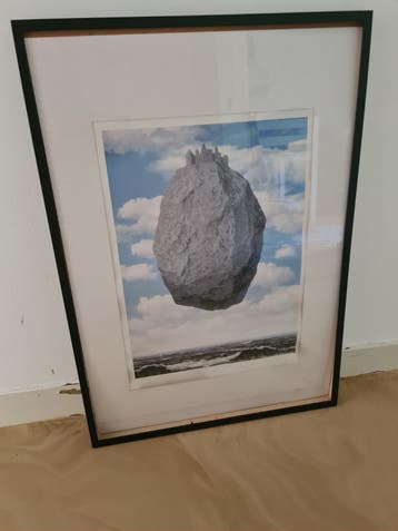 IKEA RIBBA Lijst met Magritte-achtige Print