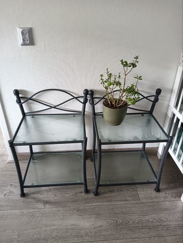 Nachtkastjes of side tables, gratis op te halen