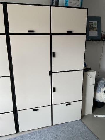 Twee IKEA Visthus kledingkasten (oud model)