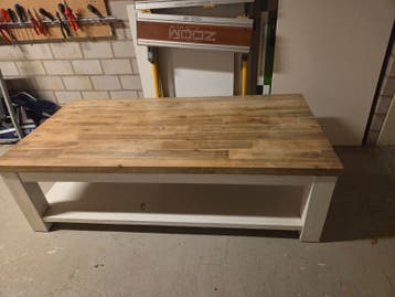 Salontafel  1.40 x 0.70 met houten blad en witte poten
