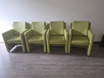 Set van 4 lichtgroene stoelen met wieltjes