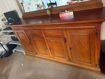 Gratis:  dressoir/secretariaat/kast