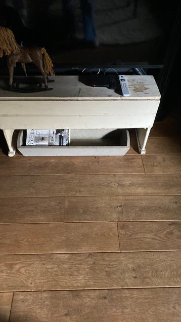 Oud sleets zweeds klepbankje /klompenbankje
