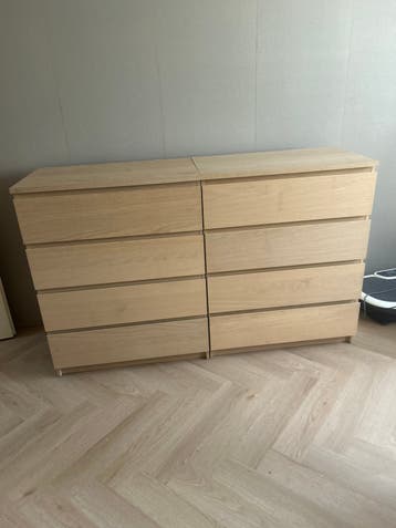Twee IKEA ladekasten met 4 lades per kast-licht eiken
