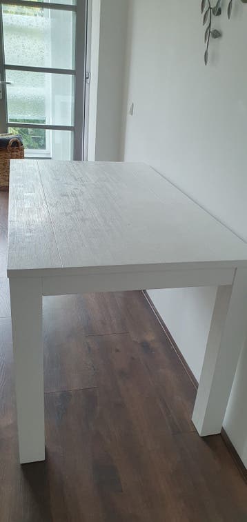 Witte eettafel van Bommel meubel. 140 cm lang