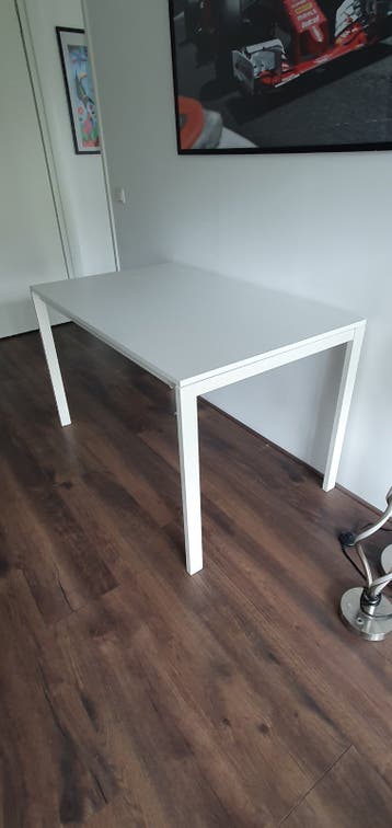 Witte eettafel/bureau. 125 cm lang. Gratis