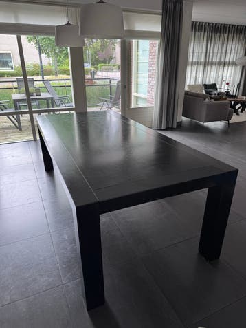 Zwarte eettafel 110x240 cm, 77,5 cm hoog