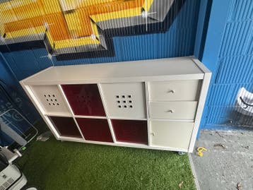 Kast met Inzetstukken en Lades