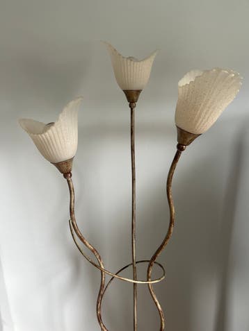 Elegante staande lamp met 3 kelk-vormige glazen kappen