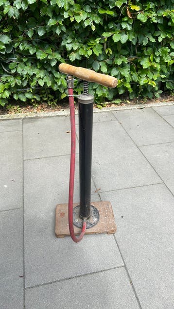 Goedwerkende fietsenpomp gratis
