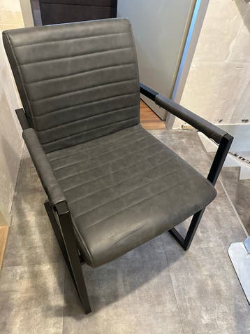 3 Grijze stoelen met armleuningen - Gebruikt
